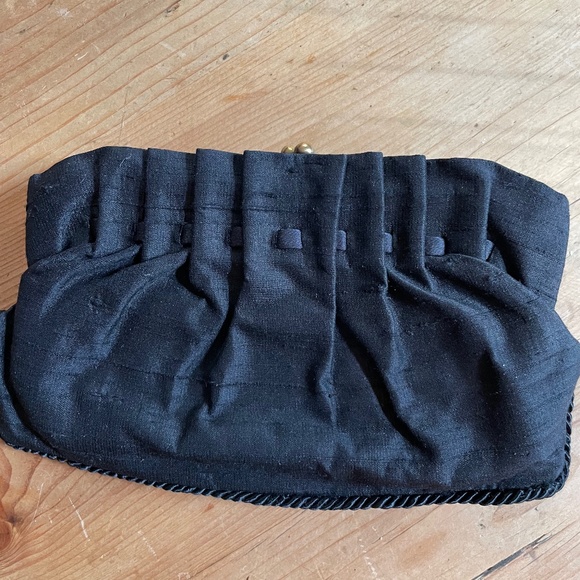 Black silk beaded clutch, 9 x 7 inch pocket capacity - Picture 3 of 5